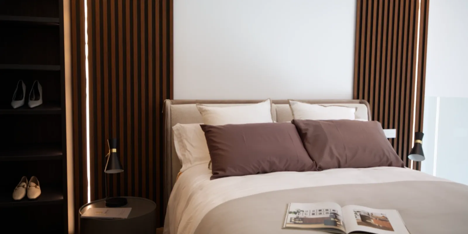 Showroom de muebles en Barcelona -Elit Decor - vestidor-iluminación - Especialistas en interiorismo