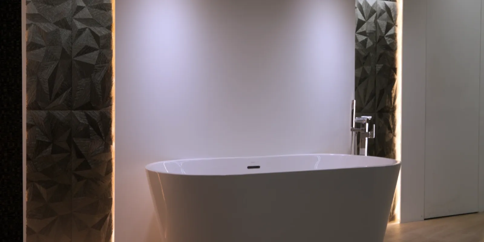 Bañera de hidromasaje e iluminación en Barcelona