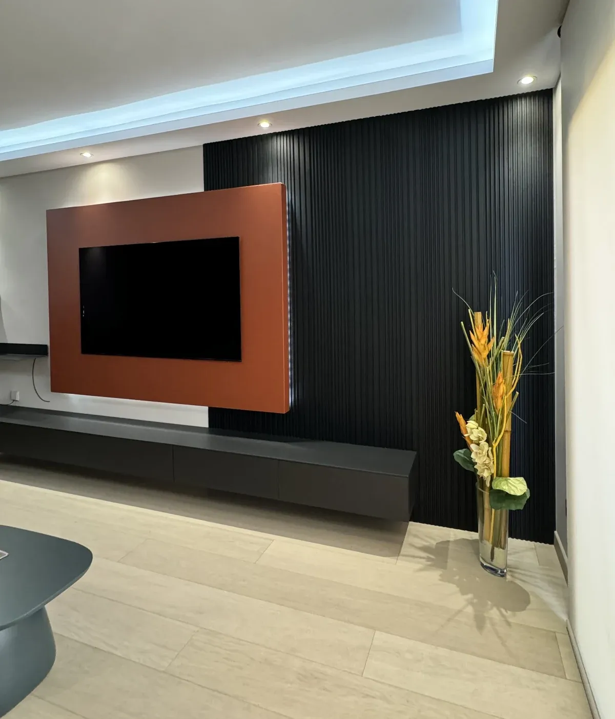 reforma integral de piso - Barcelona - Mueble y pantalla de home cinema TV