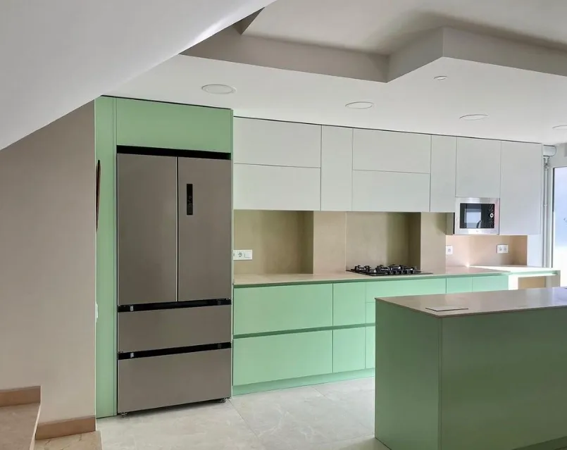 PROYECTO REFORMA DE COCINA en CALDES D'ESTRAC - muebles verdes, encimeras y suelo mármol