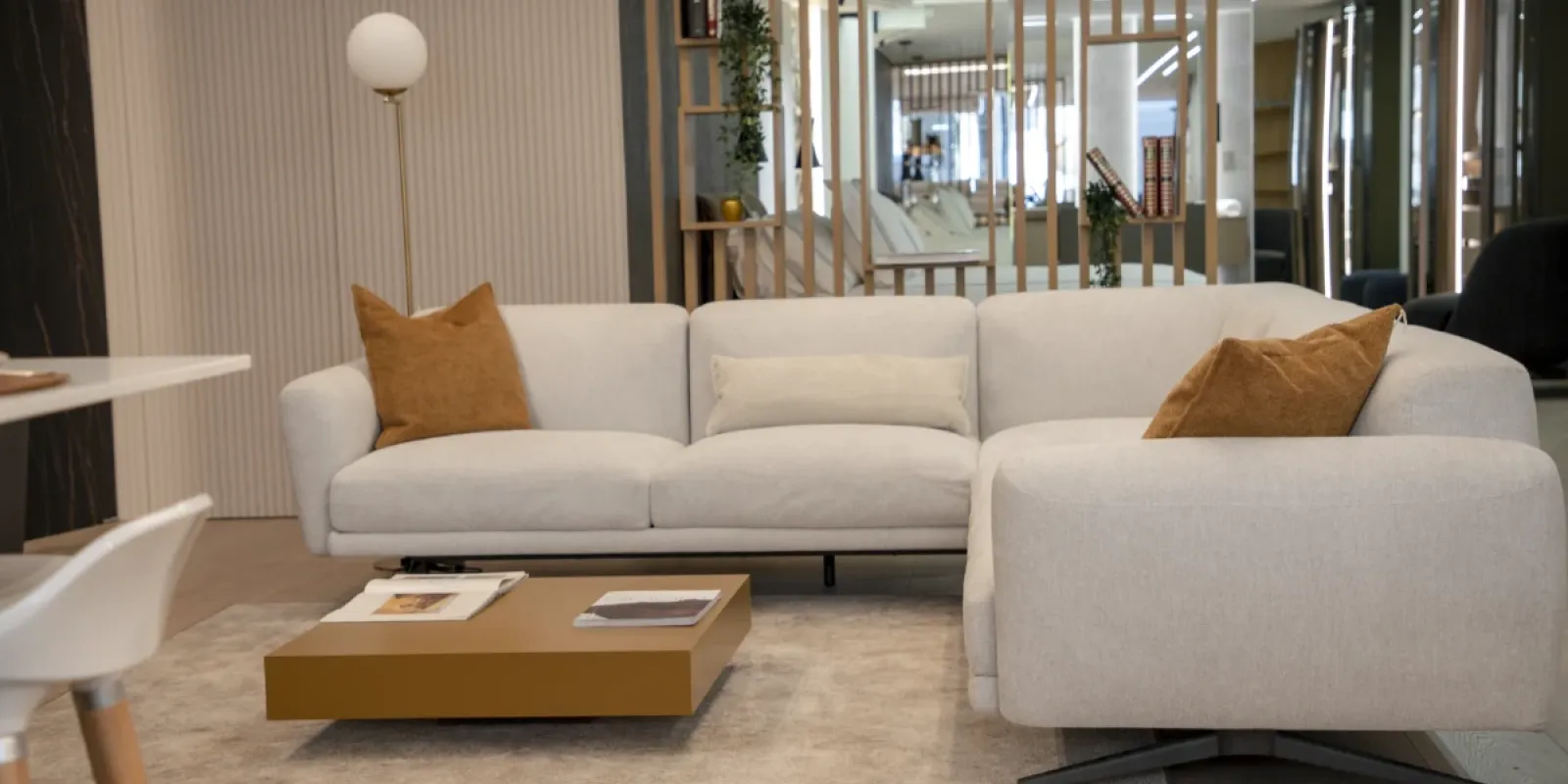 Showroom-de-muebles-en-Barcelona-sofa-mejores-marcas-mesas-Elit-Decor