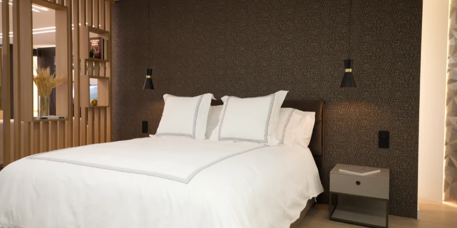 Showroom de muebles en Barcelona -Elit Decor - dormitorio-iluminación - Especialistas en interiorismo